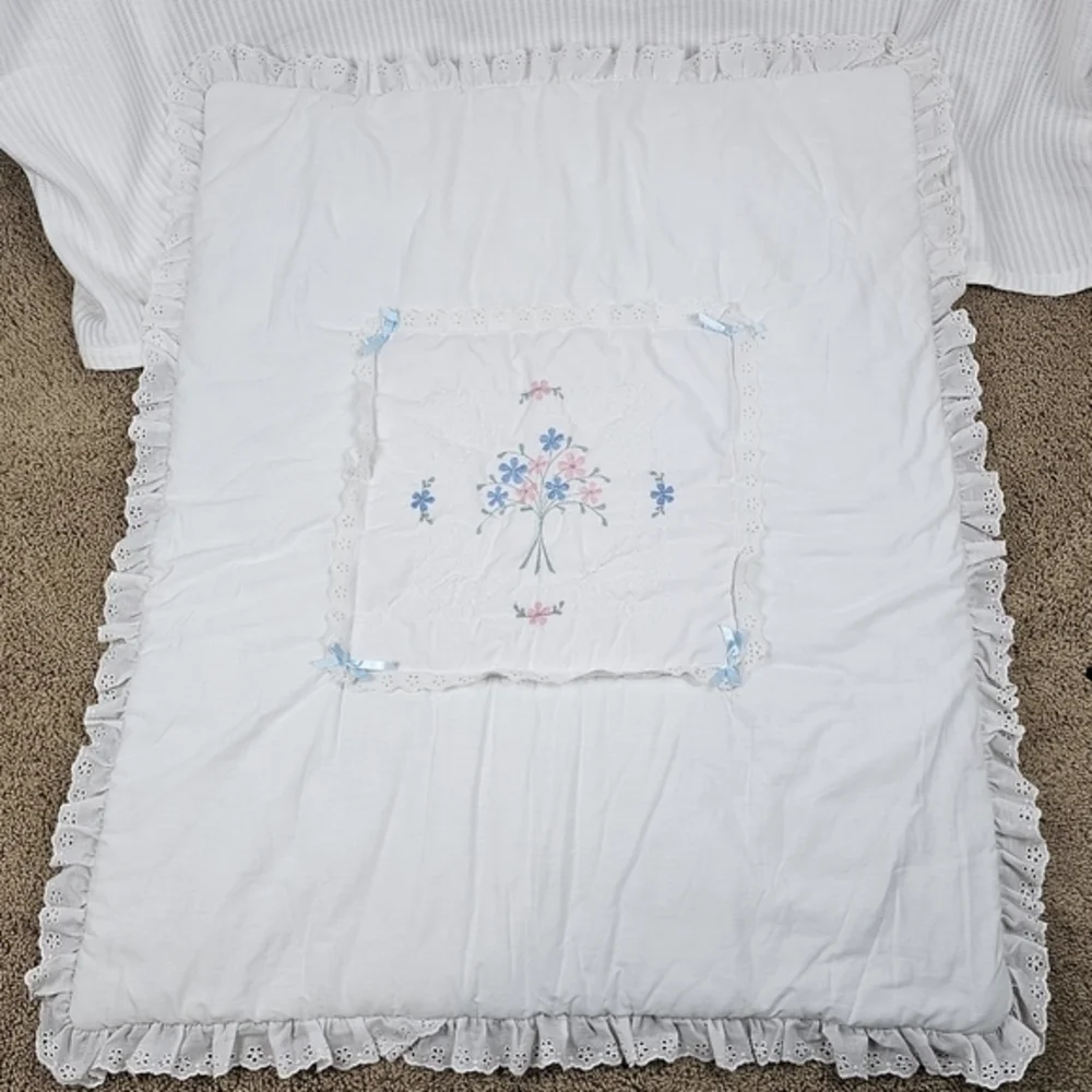 Cassie's Collection Crib Bedding Comforter Embroidered Flowers VTG 46x37 Nursery